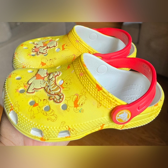 Crocs Classic Winnie The Pooh Toddler Girl's Clogs, Sz 10 - Picture 1 of 7